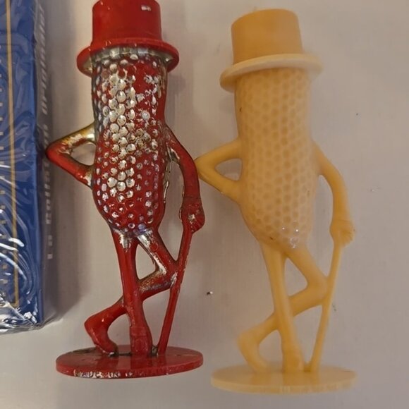 Planters Mr Peanut Playing Cards & Vintage Salt Shakers - Picture 10 of 13